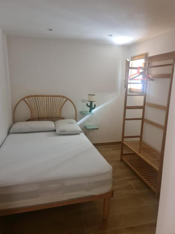 Een bed of bedden in een kamer bij Le Dune di Circe
