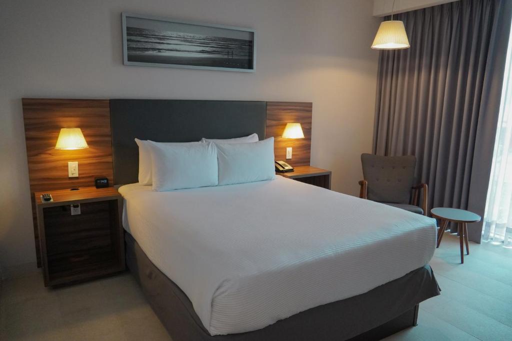 Cama ou camas em um quarto em Hampton Inn By Hilton Cancun Cumbres