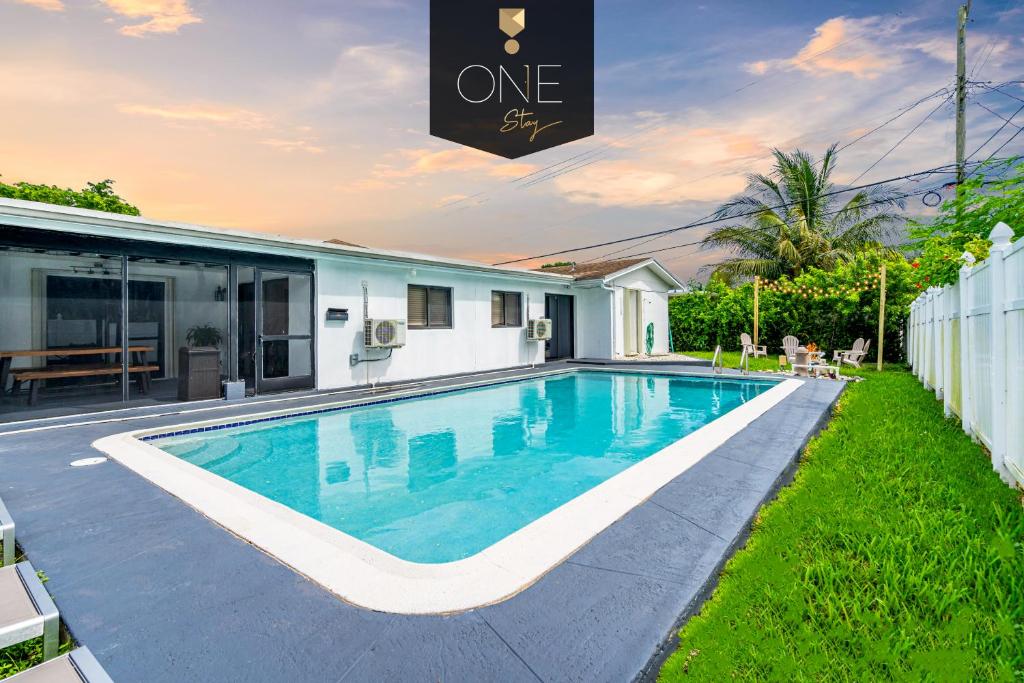 Kolam renang di atau di dekat Centrally Located 4BDR Pool Home in Miami