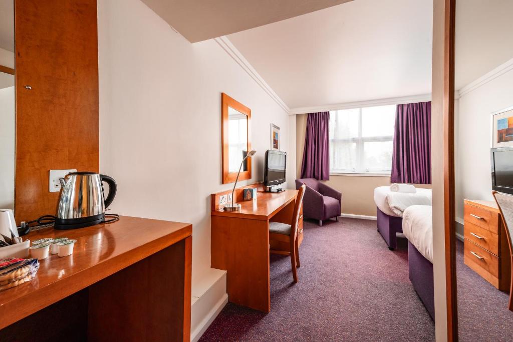 Milestone Peterborough Hotel A1M, Sure Hotel Collection by Best Western - Classic Twin Room - Non-Smoking