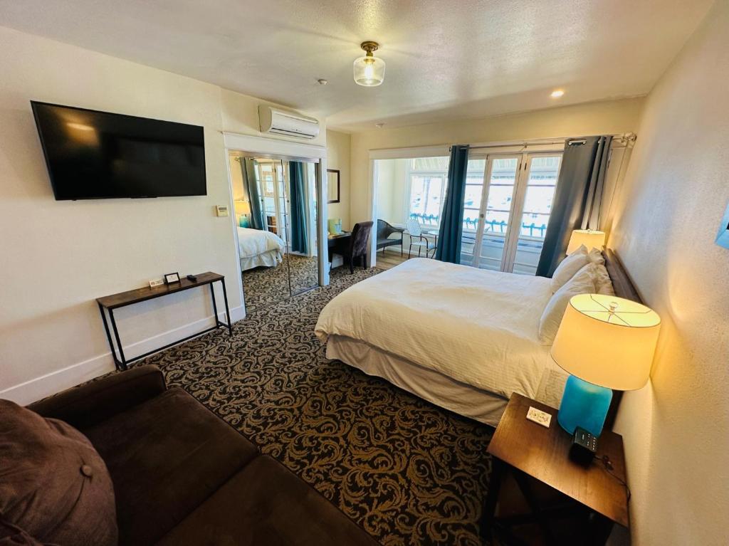 a hotel room with a bed and a flat screen tv at The Edgewater in Avalon