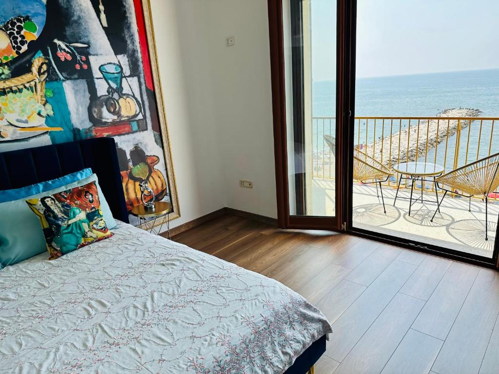 BluMare ArtHouse - 2