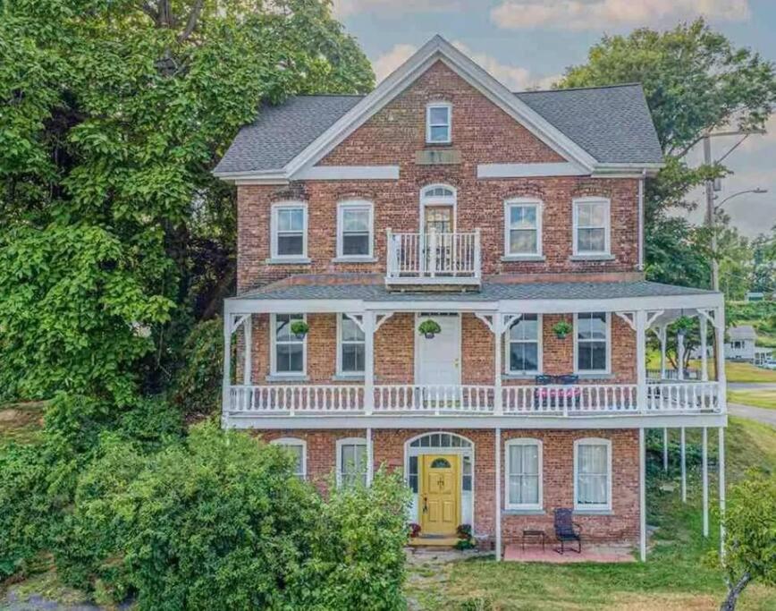 Stunning, Panoramic Riverview in Victorian Home, Port Ewen