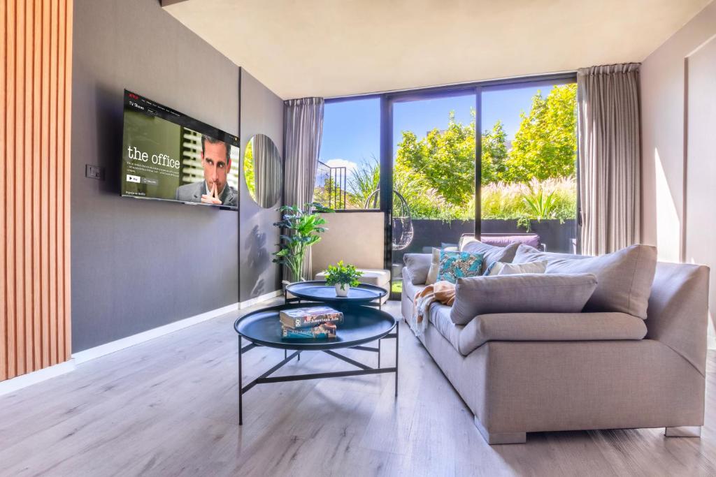 TV a/nebo společenská místnost v ubytování Deluxe Apartments in Palermo - by BueRentals