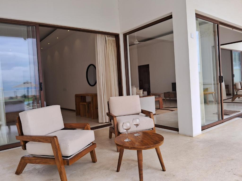 Posezení v ubytování Aryan Beach Villa