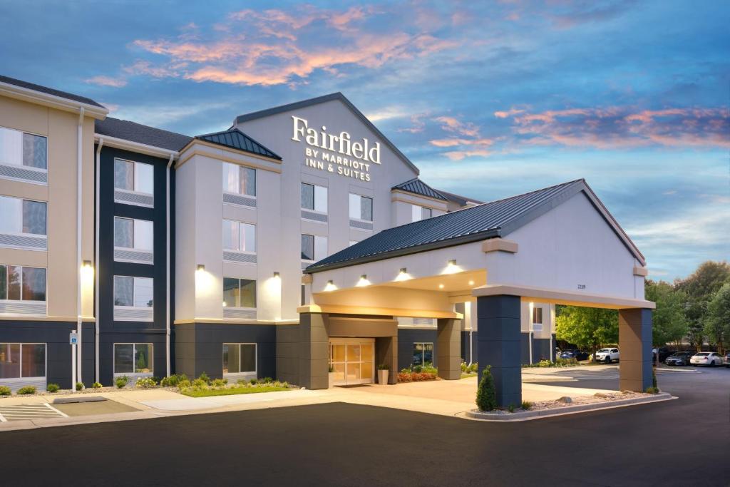 een weergave van de voorkant van een hotel bij Fairfield Inn by Marriott Lexington Park Patuxent River Naval Air Station in Lexington Park