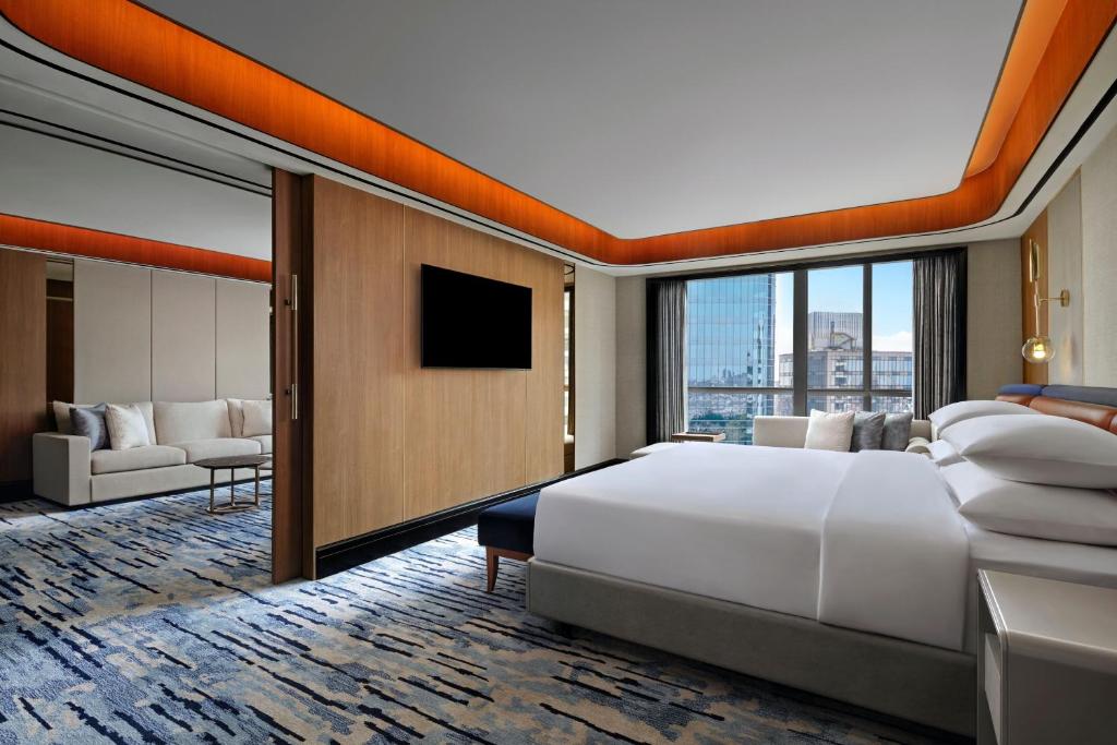 2009 yilning eng yaxshi porno sayti Qoriqchining sotuvchi ayolni sikishini tomosha qiling