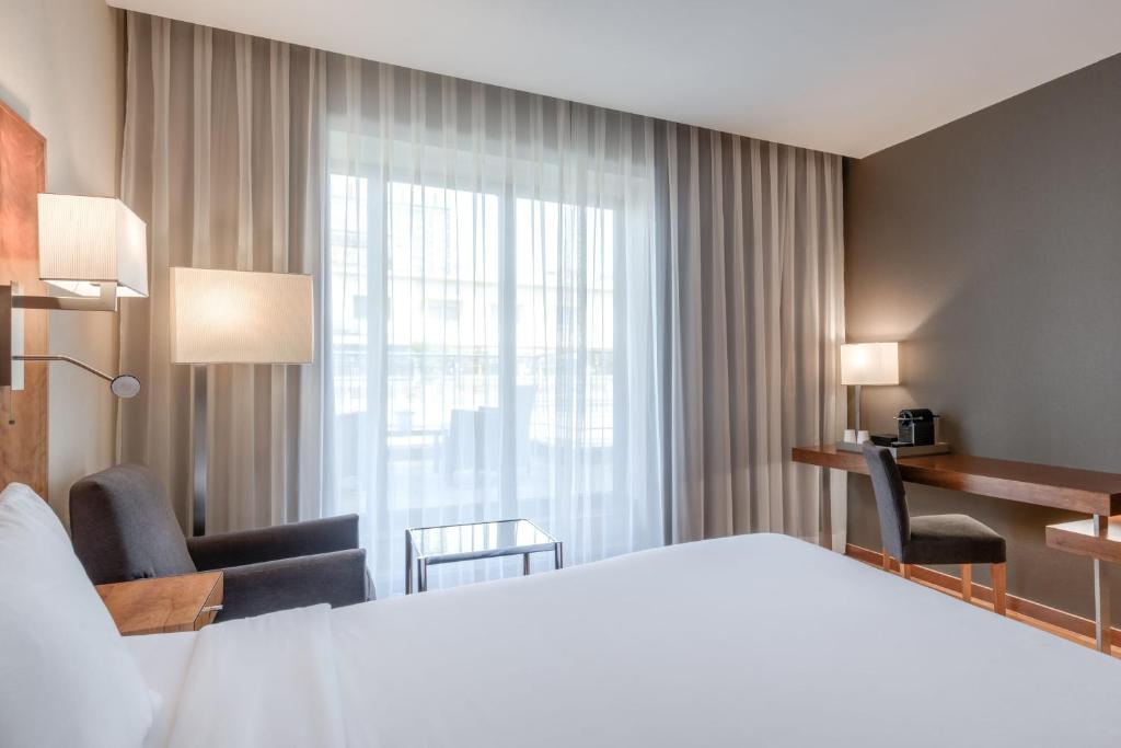 Postel nebo postele na pokoji v ubytování AC Hotel Aitana by Marriott