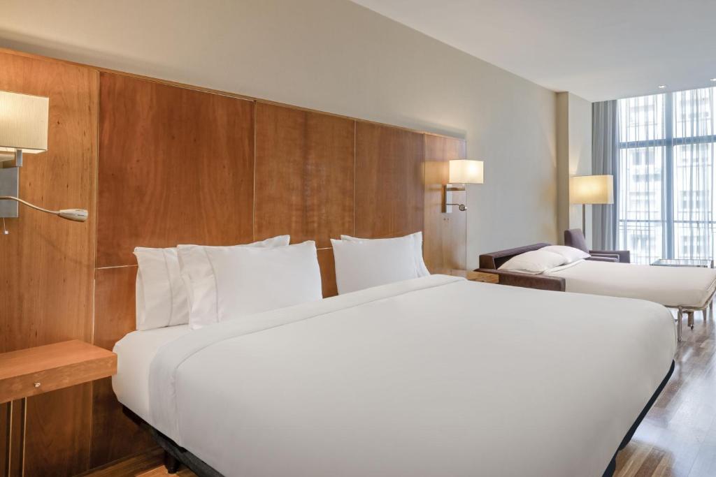 Postel nebo postele na pokoji v ubytování AC Hotel Aitana by Marriott