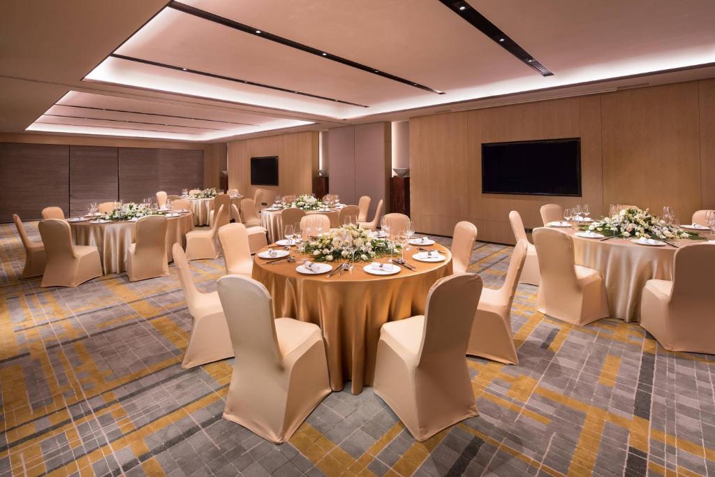 TV a/nebo společenská místnost v ubytování Courtyard by Marriott Shanghai Hongqiao