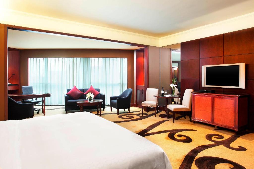 TV a/nebo společenská místnost v ubytování Sheraton Shenzhen Futian Hotel