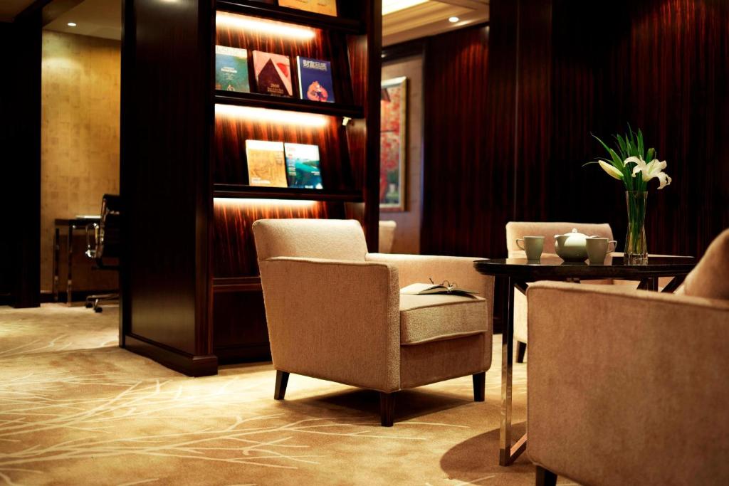Posezení v ubytování Sheraton Shenzhen Futian Hotel