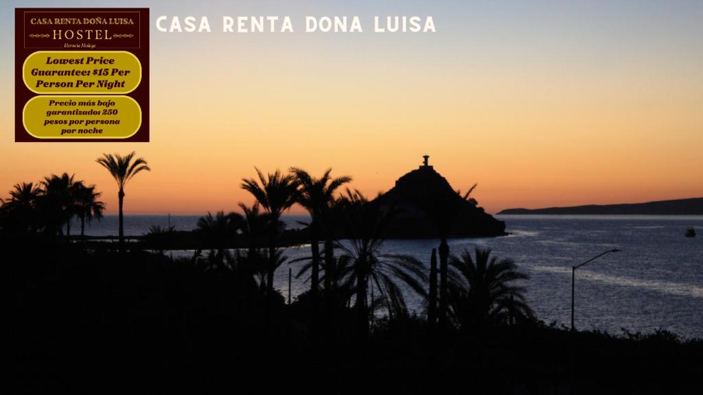 eine Kirche auf einer Insel im Ozean bei Sonnenuntergang in der Unterkunft Casa Renta Dona Luisa Hostel in Mulegé