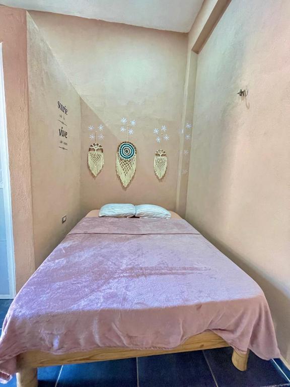 Postel nebo postele na pokoji v ubytování Casa Lol-cab Hostal