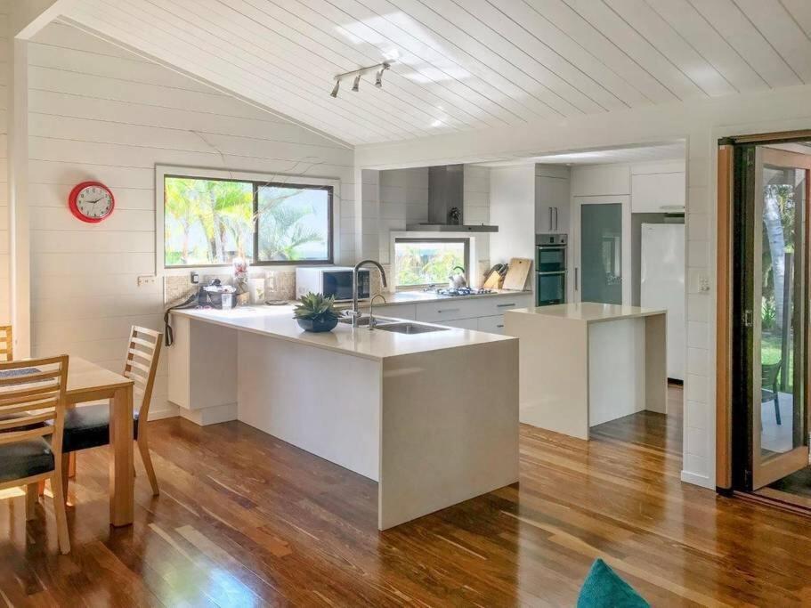 Kuchyň nebo kuchyňský kout v ubytování Archies Beach Abode