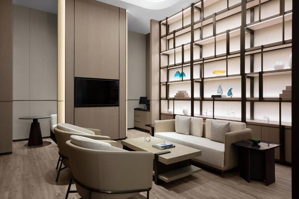 TV a/nebo společenská místnost v ubytování Zhangjiagang Marriott Hotel