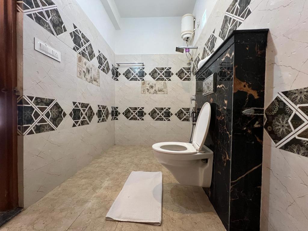 Koupelna v ubytování Hotel Pushkar Golden Haveli