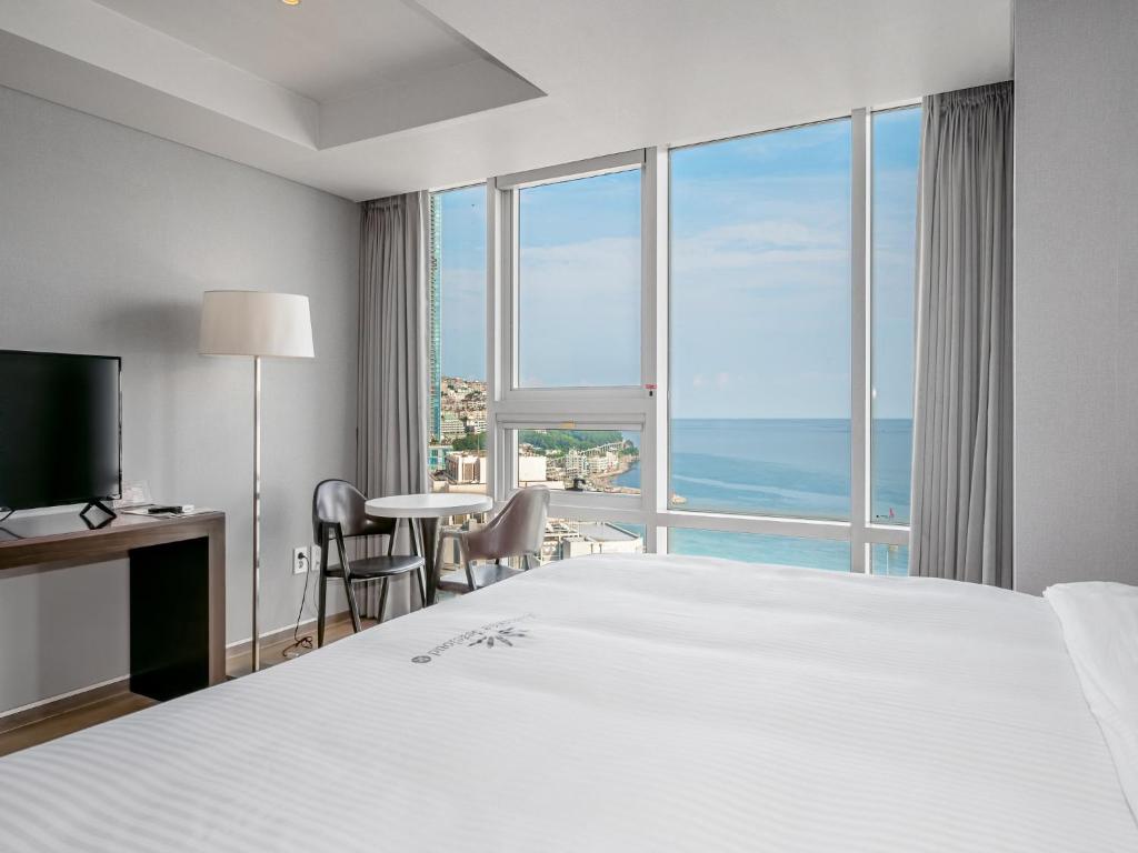 Haeundae Seacloud Hotel Residence - Queen Room Met Uitzicht Op Zee