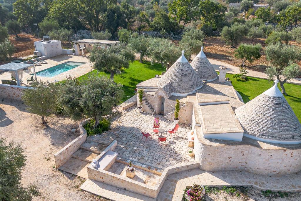 Bazén v ubytovaní Trulli Vecchia Corte Monopoli alebo v jeho blízkosti