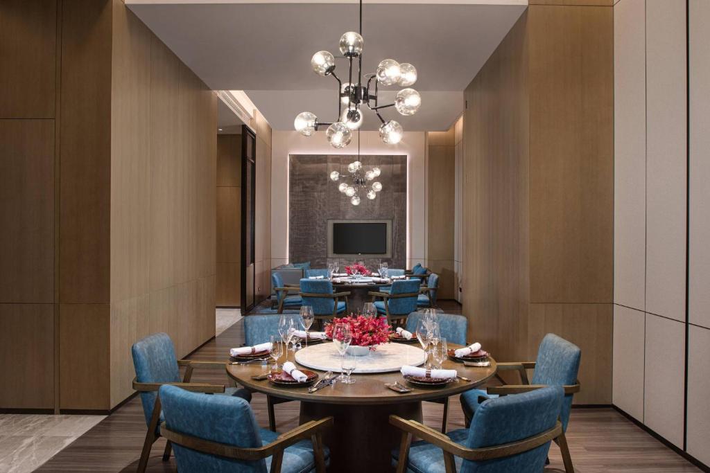 Courtyard by Marriott Chengdu Southにあるテレビまたはエンターテインメントセンター