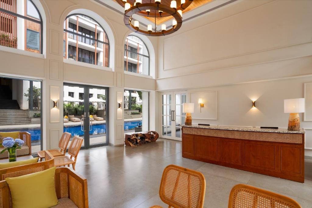 Гостиная зона в The Astor - All Suites Hotel Candolim Goa