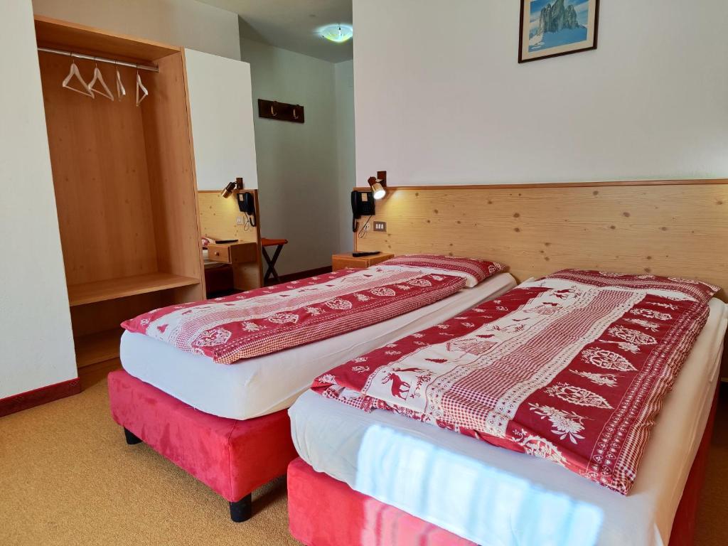Postel nebo postele na pokoji v ubytování Albergo Pensione Sport