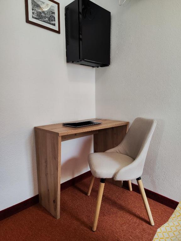 TV a/nebo společenská místnost v ubytování Albergo Pensione Sport