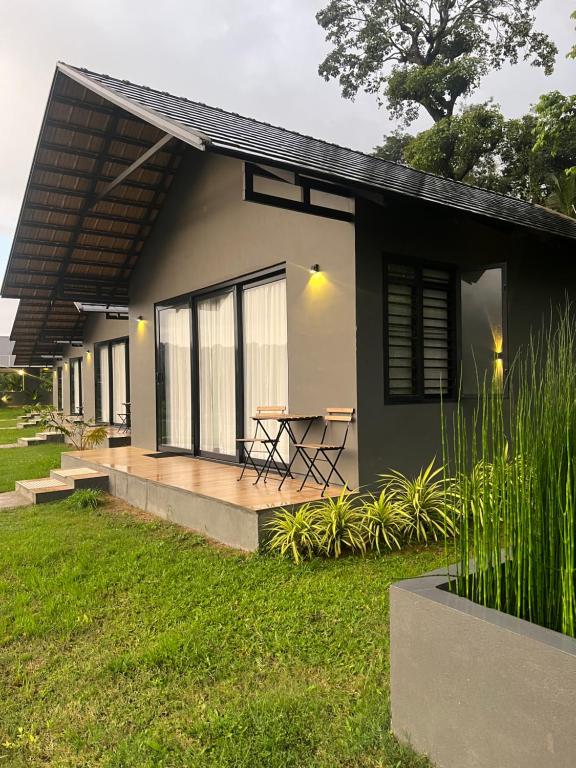 Zahrada ubytování Bendheka - Cliff Front Cottages Coorg
