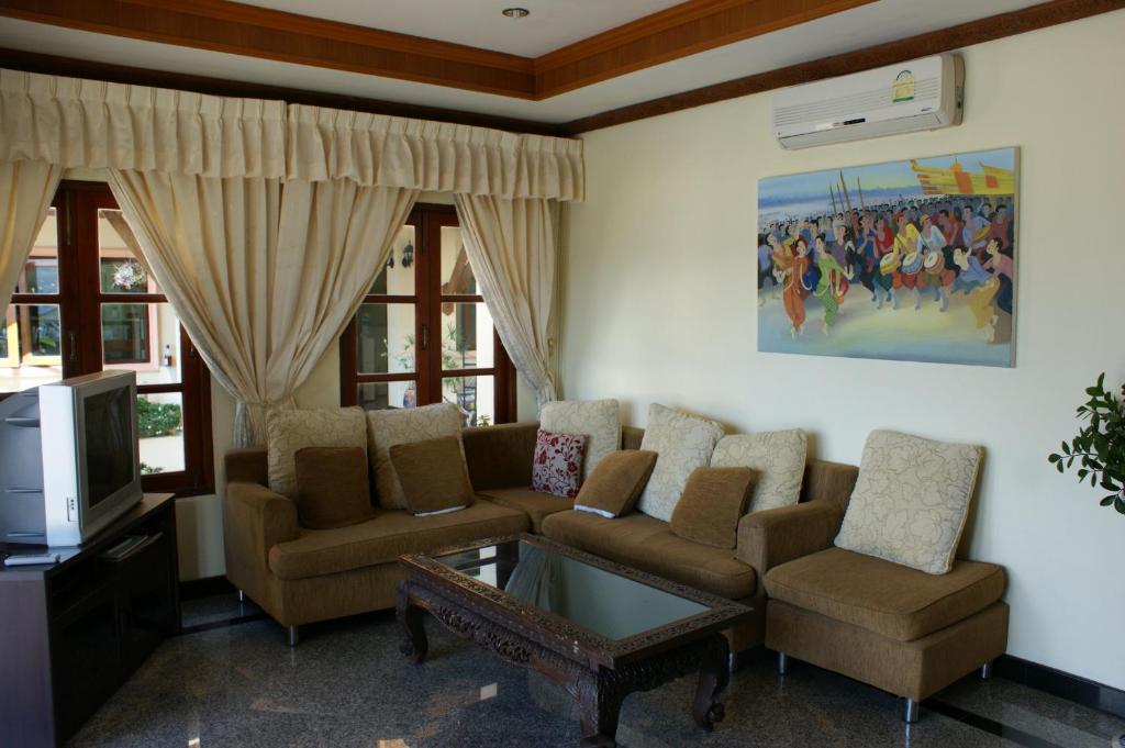 Prince Edouard Apartments & Resort Patong Beach Phuket - Resim 16