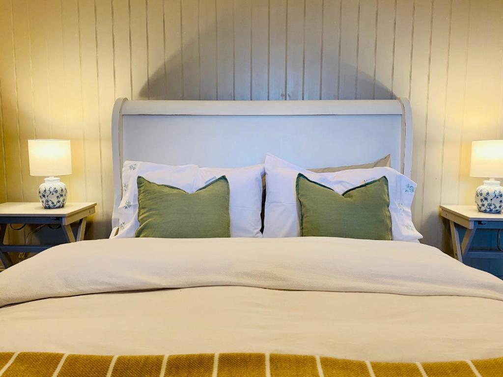 Postel nebo postele na pokoji v ubytování Hob Lane Farm Cottage