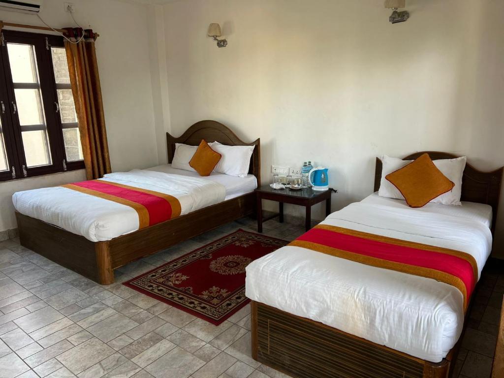 Letto o letti in una camera di Chitwan Park Village