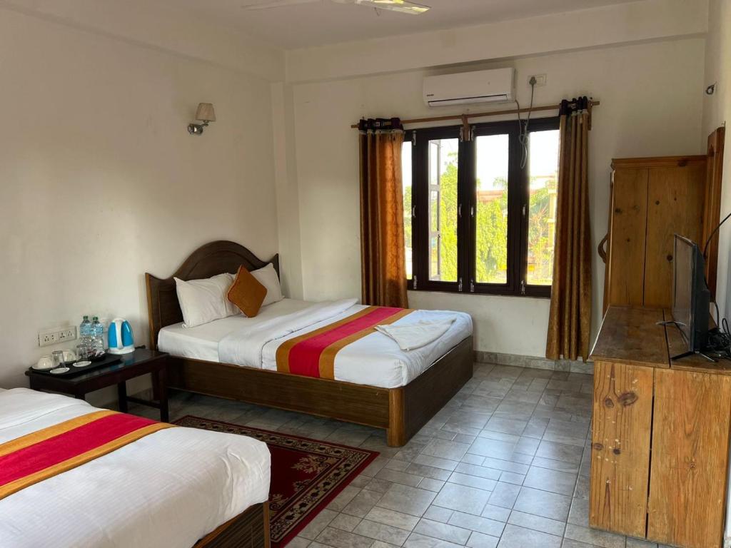 Letto o letti in una camera di Chitwan Park Village