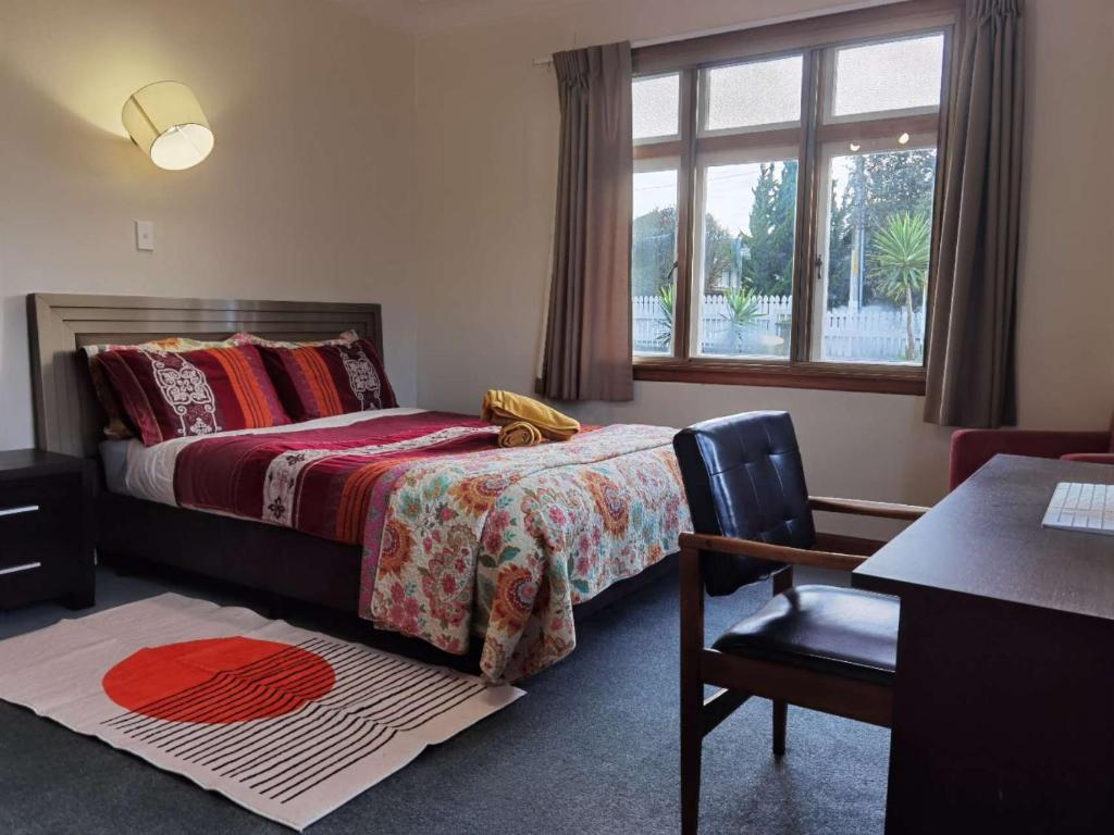 Epsom Red House - Resim 2