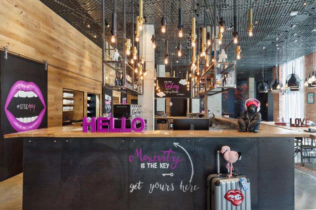 Lounge nebo bar v ubytování Moxy Tbilisi