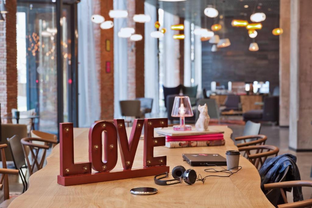 Restaurace v ubytování Moxy Tbilisi