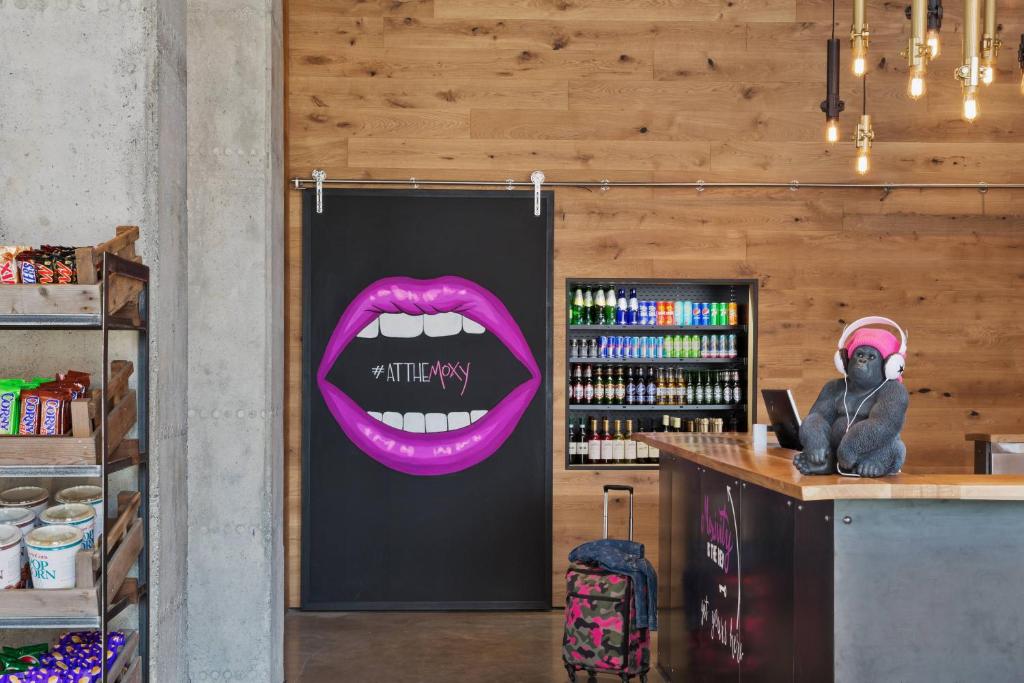 Certifikát, hodnocení, plakát nebo jiný dokument vystavený v ubytování Moxy Tbilisi