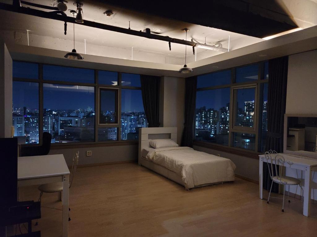 YD Residence - Suite With City View