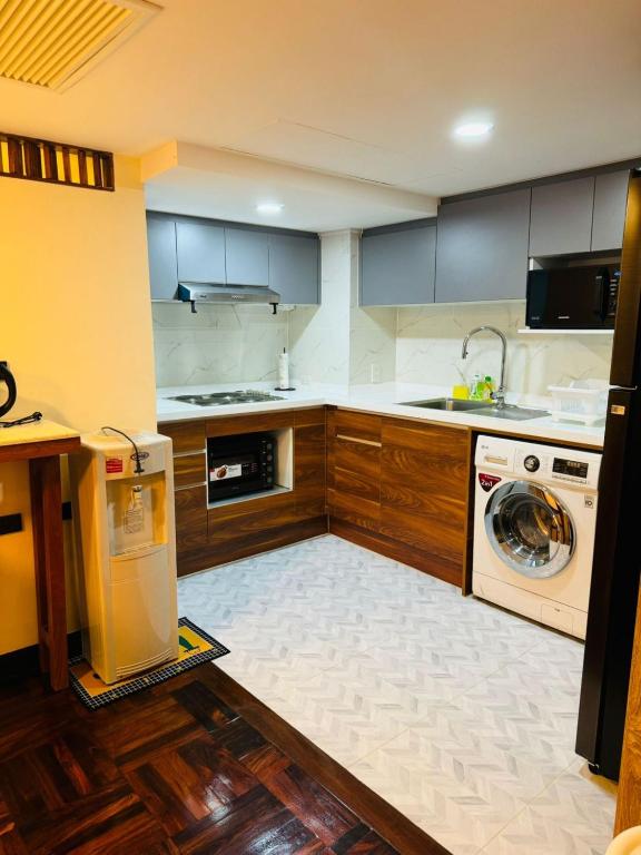 Omni Tower Nana Bangkok - Serviced Apartment on Sukhumvit Soi 4 - Resim 25