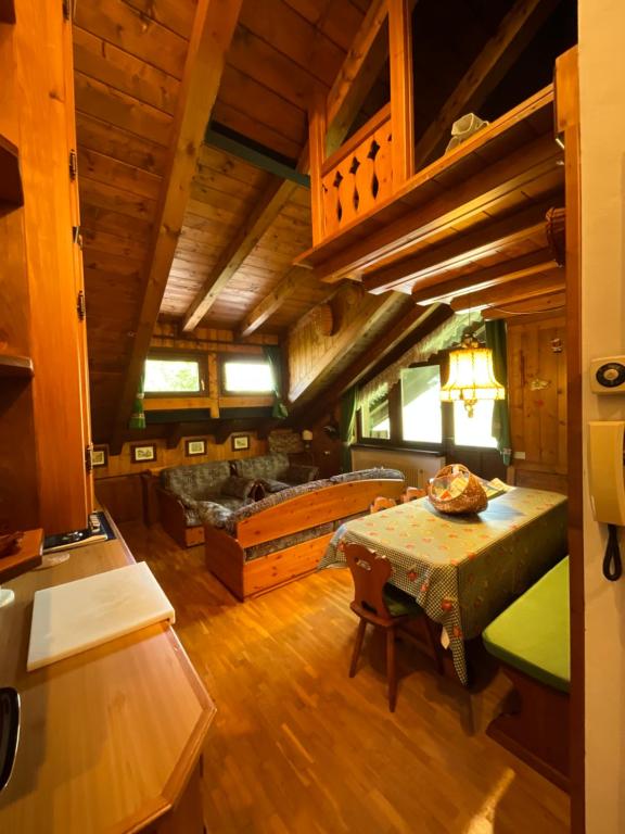 a living room with a couch and a table in a cabin at CHALET STRAVEDO in Villanova