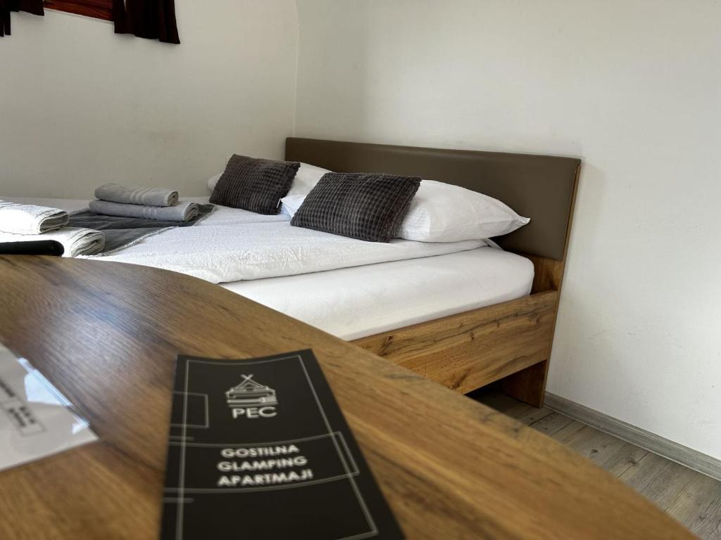 Ένα ή περισσότερα κρεβάτια σε δωμάτιο στο Glamping PEC - HALFBOARD