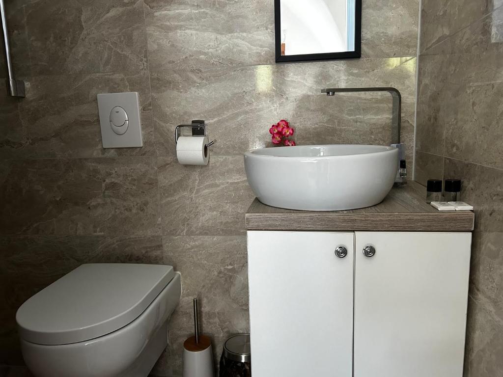 Ένα μπάνιο στο Glamping PEC - HALFBOARD