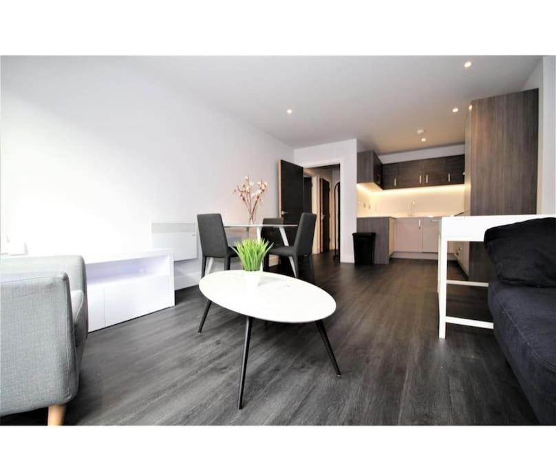 a living room with a table and a couch at Rent Luxuri - Luxury 2 bed Apartment in Leicester