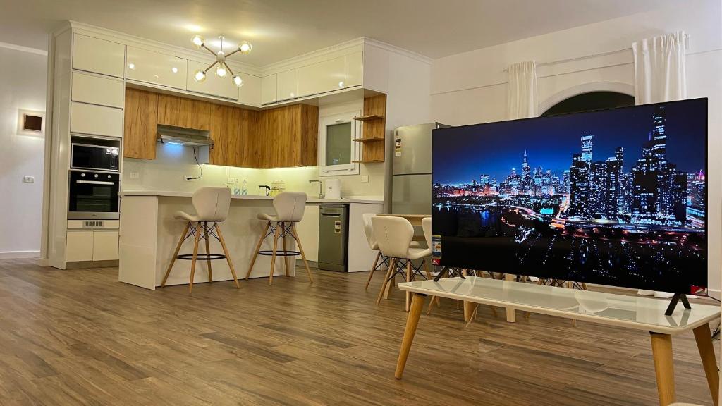 TV a/nebo společenská místnost v ubytování Bright Homestay - New Cairo