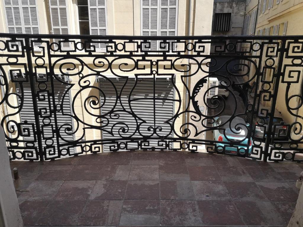 LES TOITS DU VIEUX-PORT - Resim 24