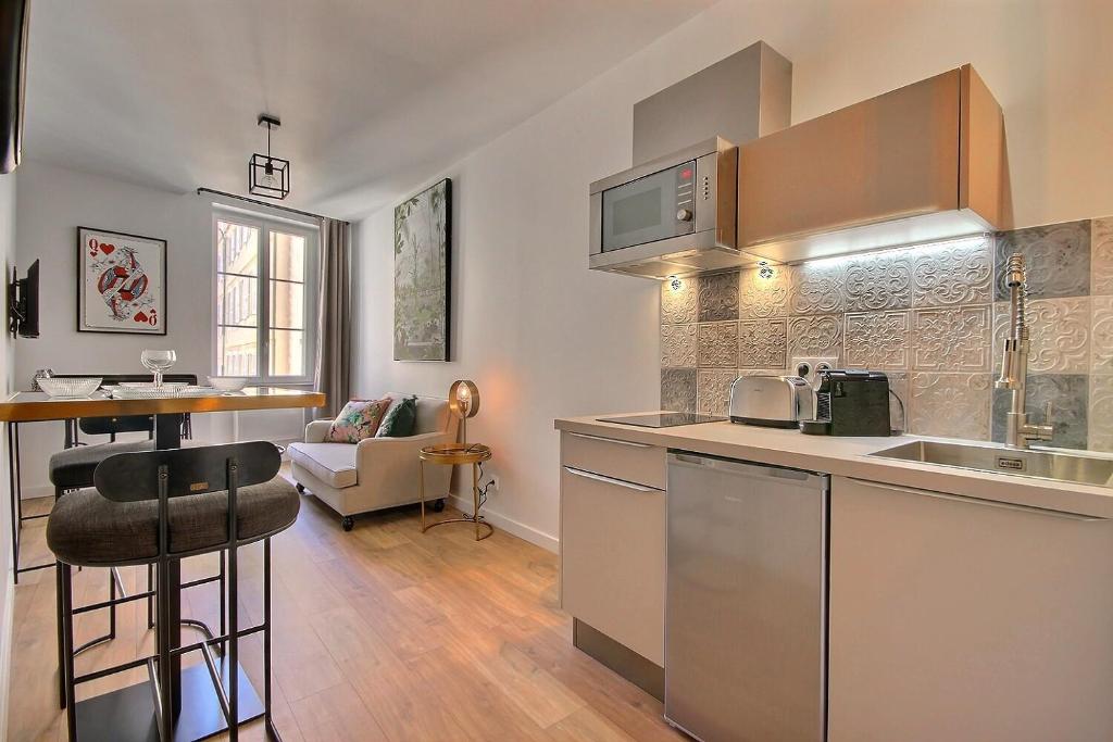 LES TOITS DU VIEUX-PORT - Resim 28