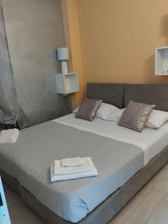 a bed with a white towel on top of it at Da lea affitta camere in Bologna