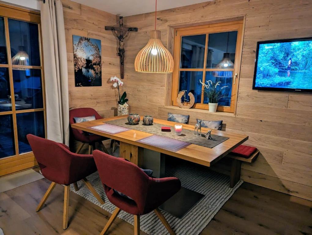 TV a/nebo společenská místnost v ubytování Alpenchalet im Steirischen Salzkammergut