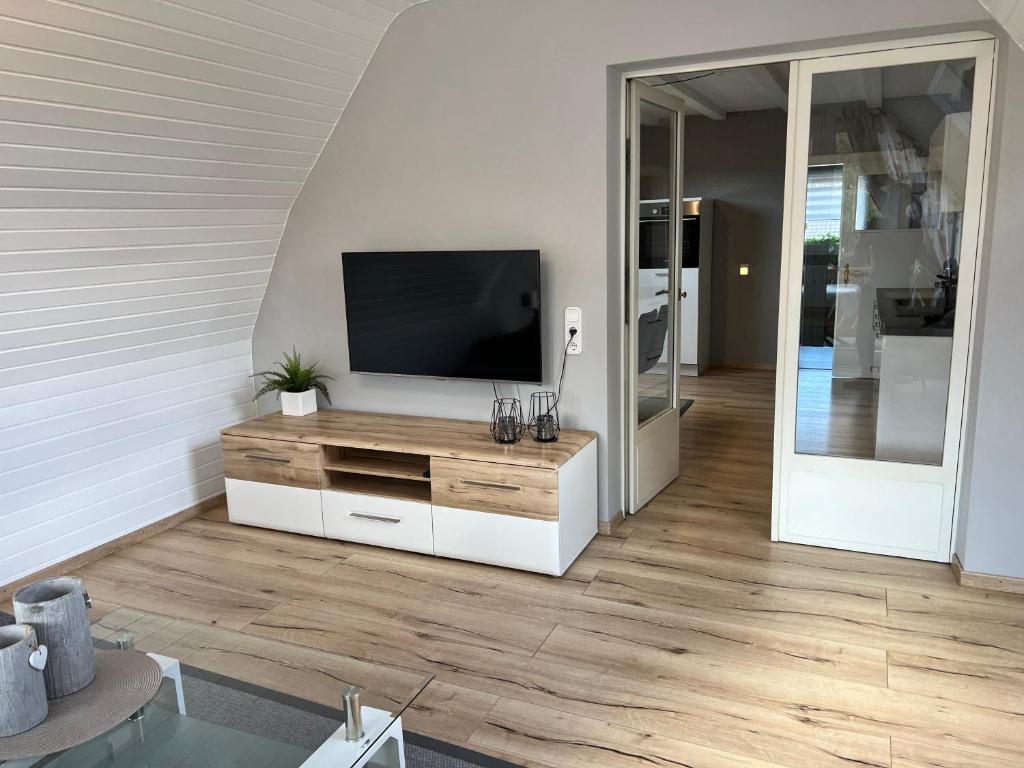 TV a/nebo společenská místnost v ubytování Ferienwohnung Traudel