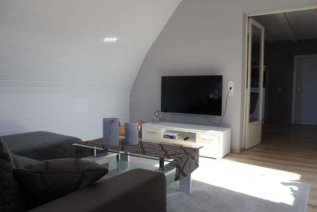 TV a/nebo společenská místnost v ubytování Ferienwohnung Traudel