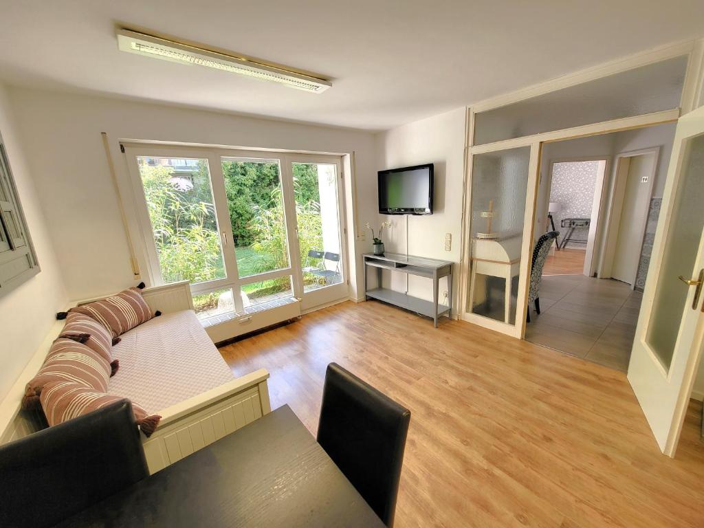 BE HOME in MUNICH + ) BE HOME in MUNICH, München (aktualisierte